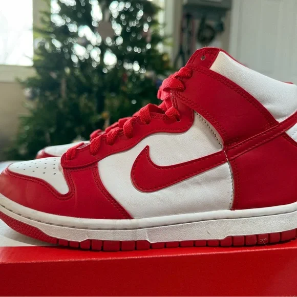 Nike Red and White Women's Sneakers - Picture 7 of 11